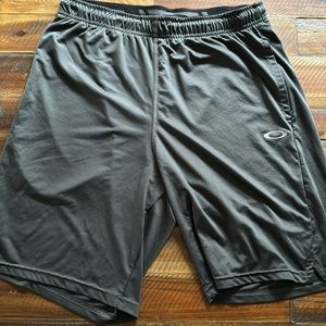 Oakley Short